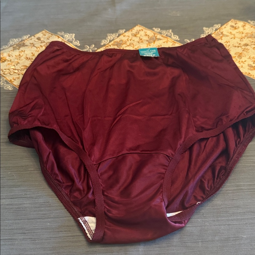 Vanity Fair Burgundy High-Waisted Briefs SZ 6 M NWT